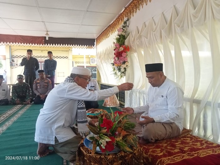 Tiga Pemuka Agama Peusijuk Pj Bupati Aceh Timur