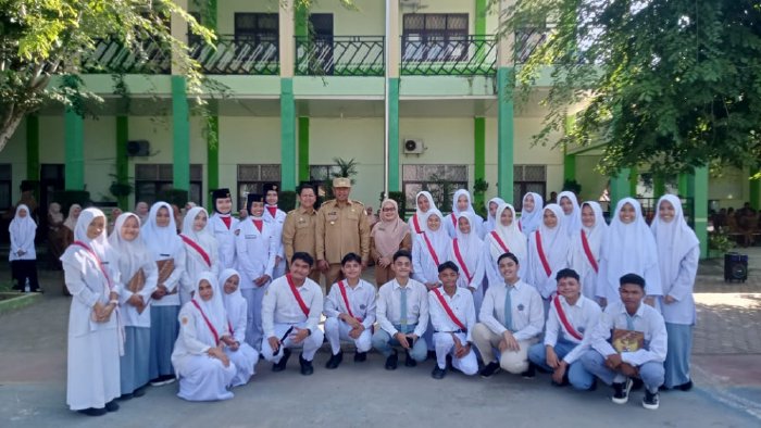 Jadi Pembina Upacara di SMA N 1 Idi Rayeuk, Ini Pesan Pj Bupati Aceh Timur