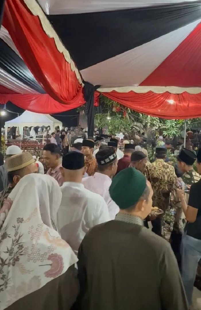 Lautan Pelayat Hadiri Takziah Malam Ke-6 di Rumah Duka Bupati Al-Farlaky