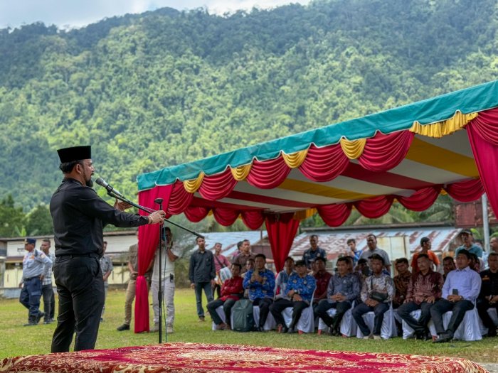 Terobos Pedalaman, Bupati Al-Farlaky Serahkan Getek Penyeberangan di Simpang Jernih