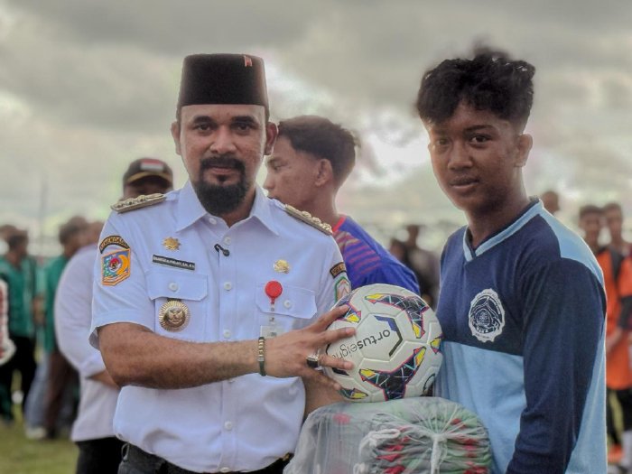 slot uang Bupati Al-Farlaky Kick Off Turnamen Sepak Bola Pelajar SMA Sederajat di Simpang Ulim